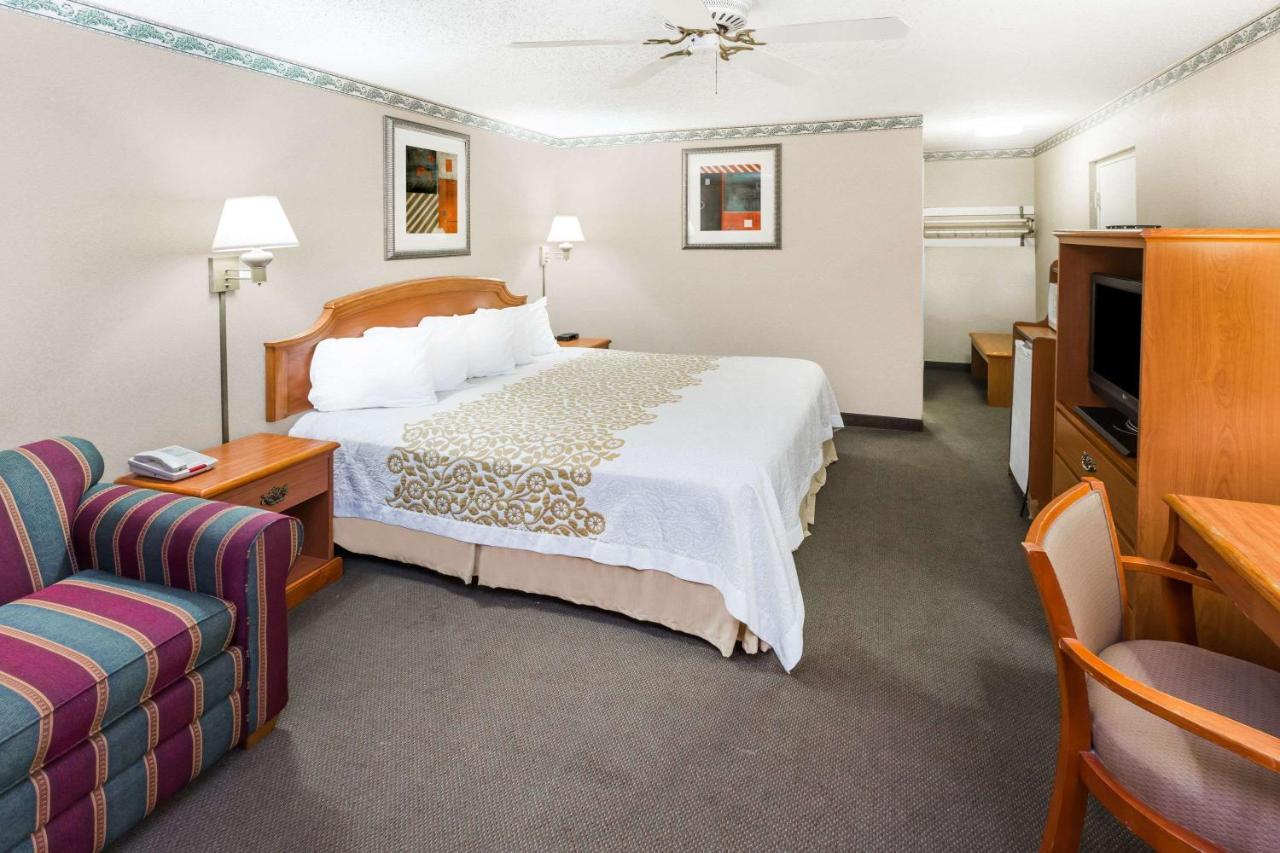 Days-Inn By Wyndham Batesville Ar Dış mekan fotoğraf