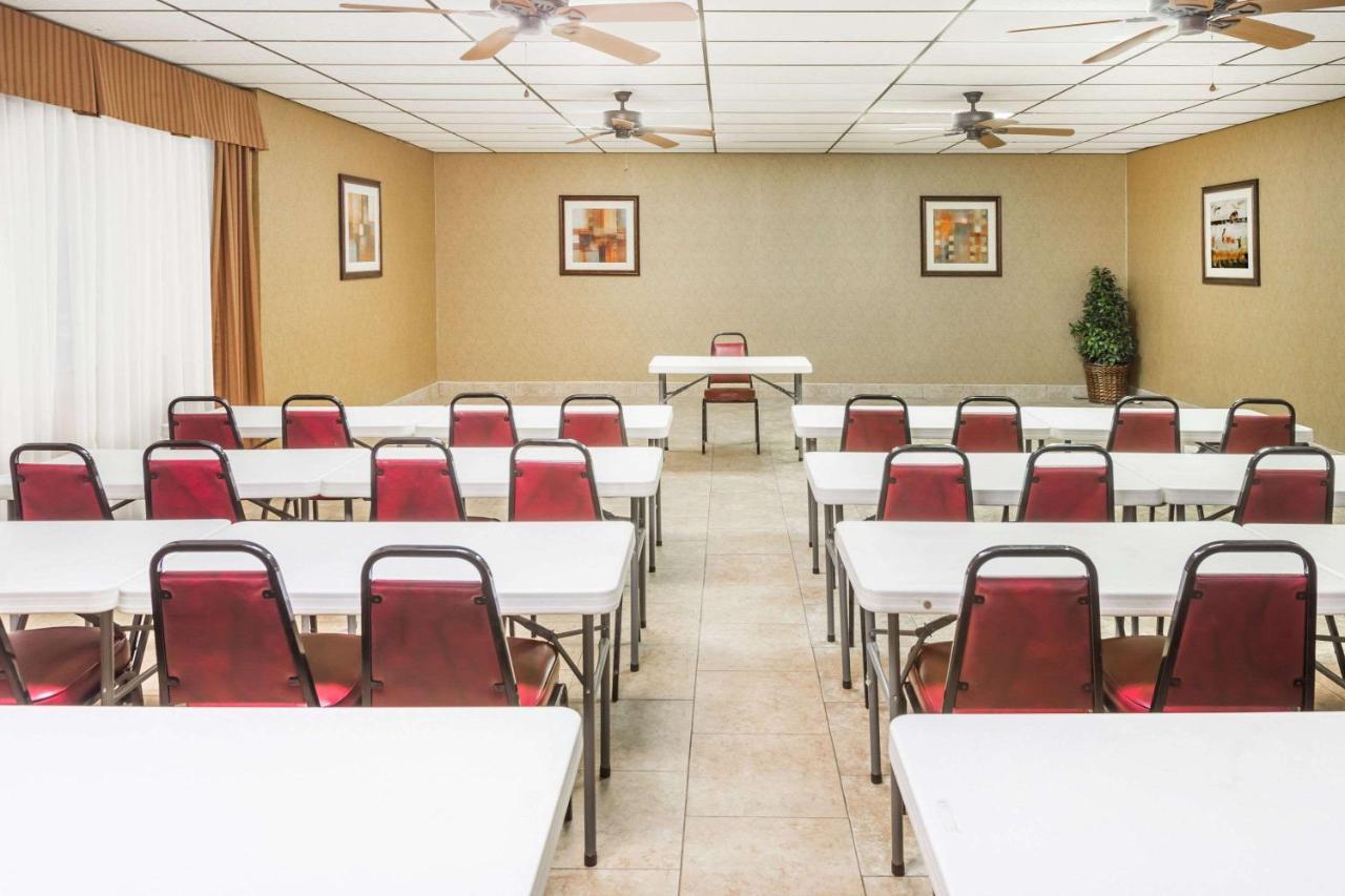 Days-Inn By Wyndham Batesville Ar Dış mekan fotoğraf