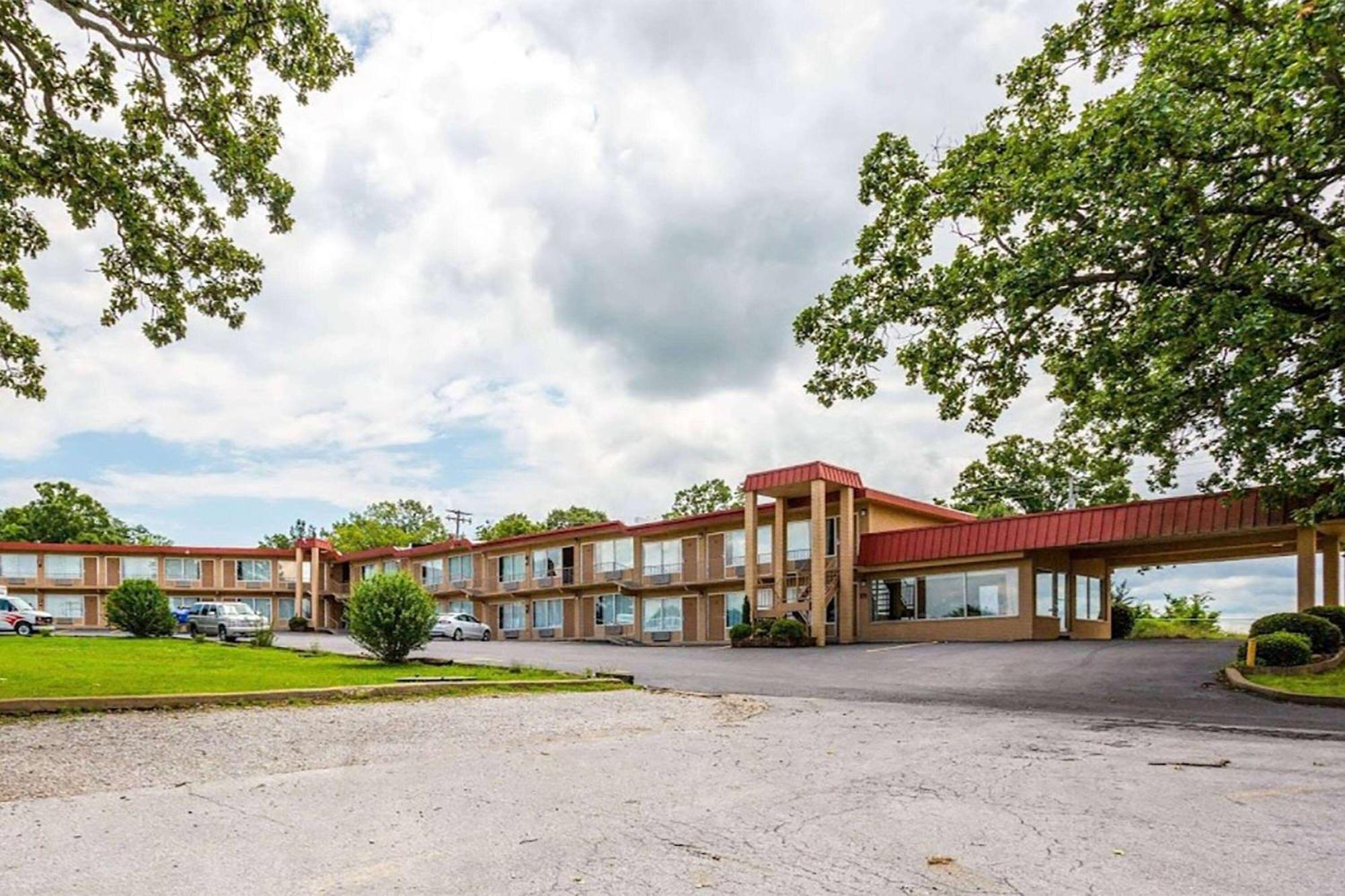Days-Inn By Wyndham Batesville Ar Dış mekan fotoğraf